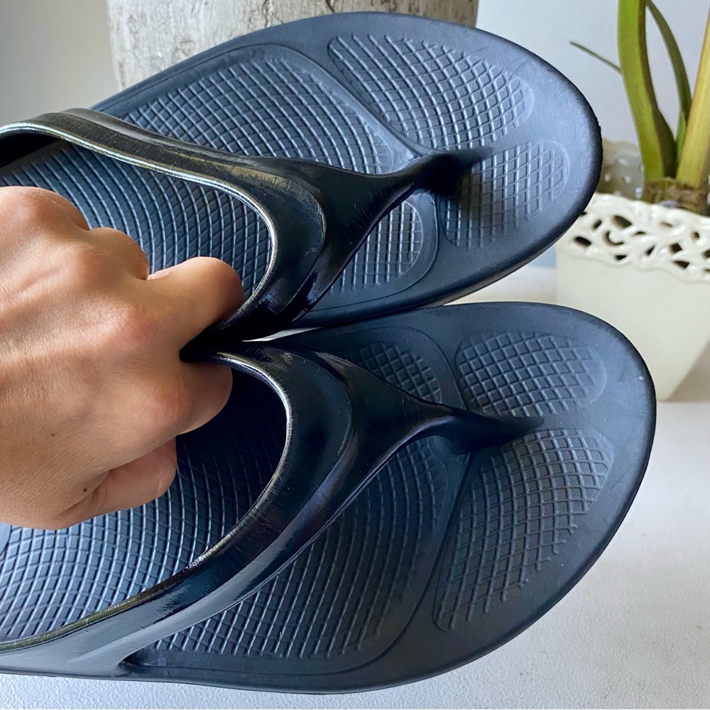 OOFOOS OOlala Luxe Recovery Flip Flop Thong‎ Sandals Shoes Women 11 Black - Picture 5 of 9